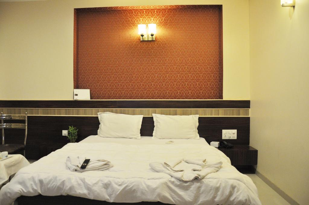 Hotel Sai Pancham Shirdi Phòng bức ảnh